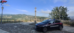 SANT’ARCANGELO (PZ): MINACCIA DI GETTARSI DAL TERRAZZO DELLA PROPRIA ABITAZIONE.