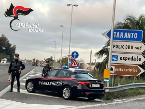 POLICORO: I CARABINIERI ESEGUONO UN PROVVEDIMENTO DI DIVIETO DI AVVICINAMENTO ALLA MOGLIE, EMESSO DALL’AUTORITÀ GIUDIZIARIA, NEI CONFRONTI DI UN 74ENNE INDAGATO PER MALTRATTAMENTI IN FAMIGLIA.