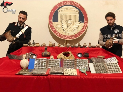 Bari: i Carabinieri scovano centinaia di reperti archeologici nell’abitazione di due pensionati