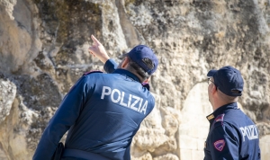 Rubano il denaro dalla cassetta delle offerte, individuati dalla Polizia di Stato di Matera i due presunti autori del furto.