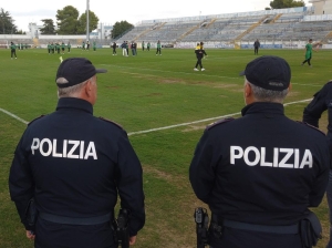 Fumogeni sugli spalti: il Questore di Matera dispone 2 D.A.SPO. nei confronti di due tifosi individuati dalla Polizia di Stato