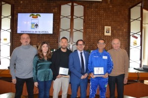 Matera, il Presidente della Provincia Francesco Mancini ha consegnato una targa ad Angelo Panio e Francesco Fiore, atleti trapiantati. “La donazione è un dono prezioso che può salvare le vite molte persone”