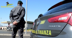 GDF MATERA, SCOPERTA MAXI FRODE: 42 MILIONI DI EURO NON DICHIARATI, OLTRE 9.3 MILIONI DI EURO DI IVA NON VERSATA, 451.000 TONNELLATE DI OLIO LUBRIFICANTE SEQUESTRATO E 370.000 PEZZI DI RICAMBIO PER AUTOVETTURE CONTRAFFATTI.