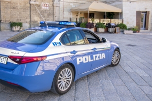 Matera: sottraggono a un’anziana donna il trolley per la spesa, arrestati dalla Polizia di Stato due uomini.